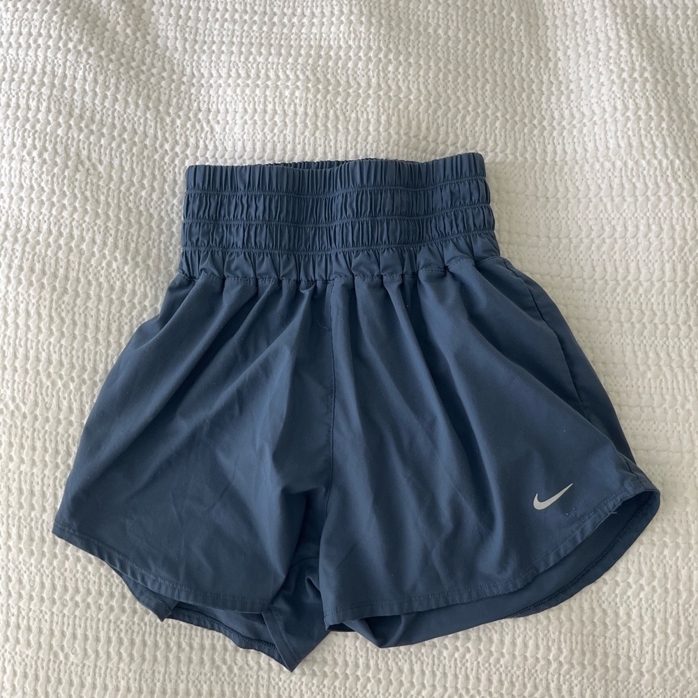 Women's Nike Dri-FIT One Ultra High-Waisted Shorts